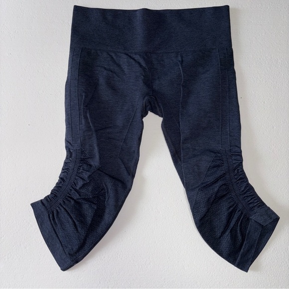 Lululemon Women’s High Rise Ebb and Flow Ruched Leg Cropped Activewear Pants - Picture 1 of 5